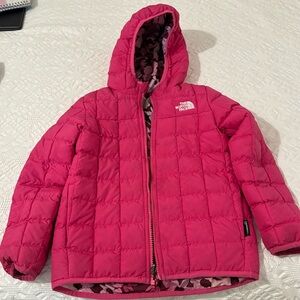The north face kids reversible thermoball hooded jacket